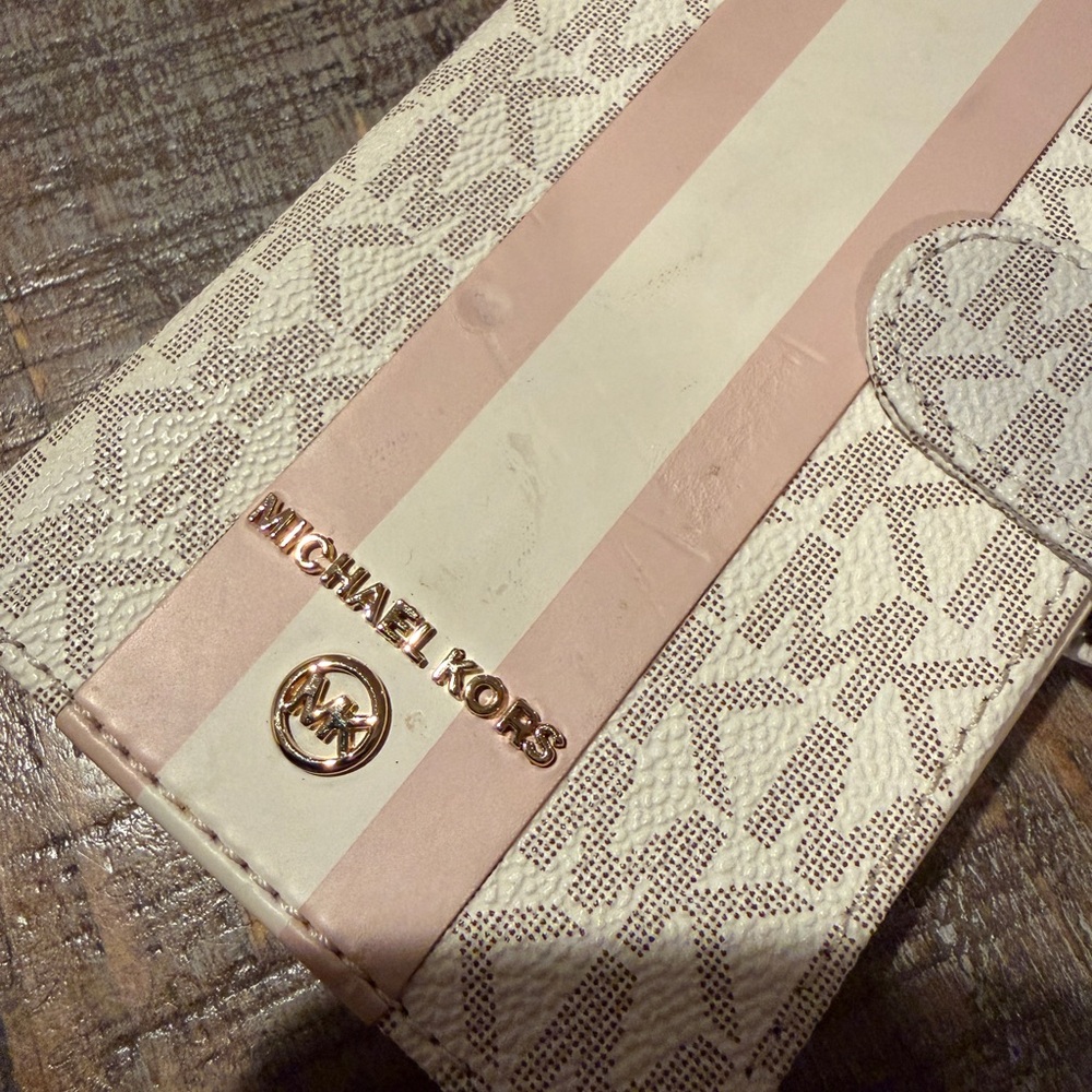 Michael Kors Blush and Ivory Patterned Wallet/phone case